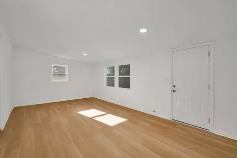 Living - 403 W James St, Dwight, IL 60420 photo 3 of 4