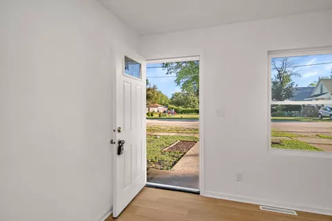 Entry Way - 403 W James St, Dwight, IL 60420 photo 1 of 2