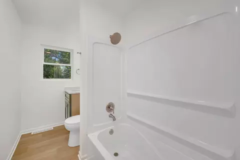 Bath - 403 W James St, Dwight, IL 60420 photo 3 of 3