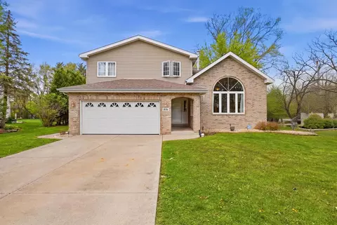 Exterior - 1016 174th St, East Hazel Crest, IL 60429 photo 1 of 5
