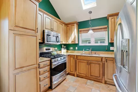 Kitchen - 1016 174th St, East Hazel Crest, IL 60429 photo 1 of 2