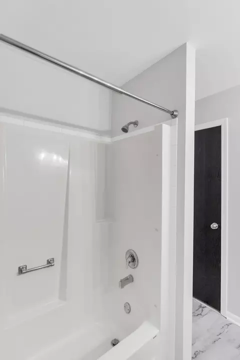 Bath - 3053 Anton Dr, Aurora, IL 60504 photo 3 of 3