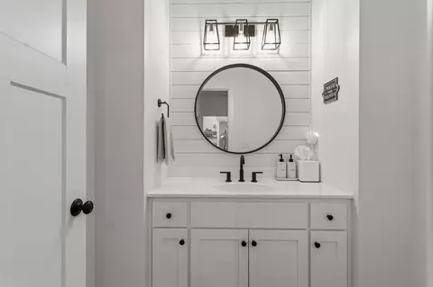 Bath - 2516 Piney Run, Bloomington, IL 61705 photo 1 of 6