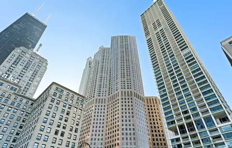 950 N Michigan Ave #2804, Chicago, IL 60611