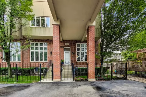 4915 W Gunnison St #D, Chicago, IL 60630