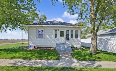 518 W Harrison St, Villa Grove, IL 61956