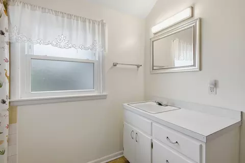 Bath - 1847 10th St, Moline, IL 61265 photo 2 of 3