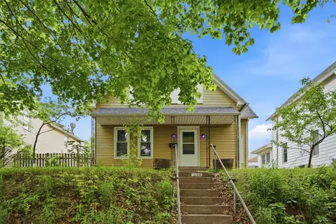 Exterior - 1847 10th St, Moline, IL 61265 photo 1 of 5