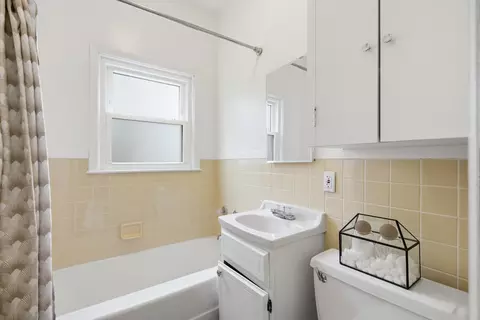 Bath - 1847 10th St, Moline, IL 61265 photo 1 of 3