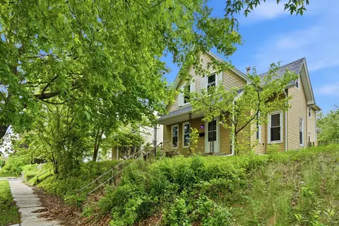 Exterior - 1847 10th St, Moline, IL 61265 photo 2 of 5