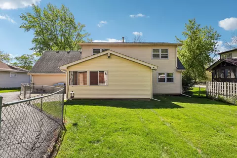 Exterior - 1320 N Harrison St, Algonquin, IL 60102 photo 12 of 14