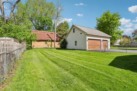 Exterior - 1320 N Harrison St, Algonquin, IL 60102 photo 10 of 14