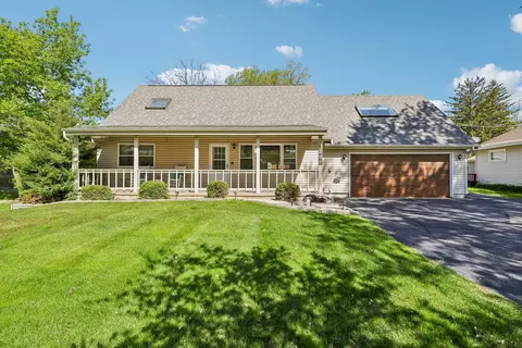Exterior - 1320 N Harrison St, Algonquin, IL 60102 photo 2 of 14