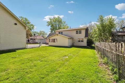 Exterior - 1320 N Harrison St, Algonquin, IL 60102 photo 11 of 14