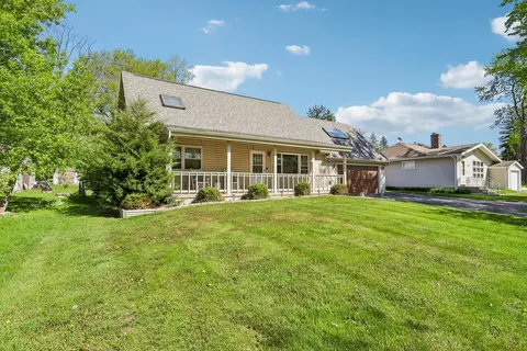 Exterior - 1320 N Harrison St, Algonquin, IL 60102 photo 3 of 14