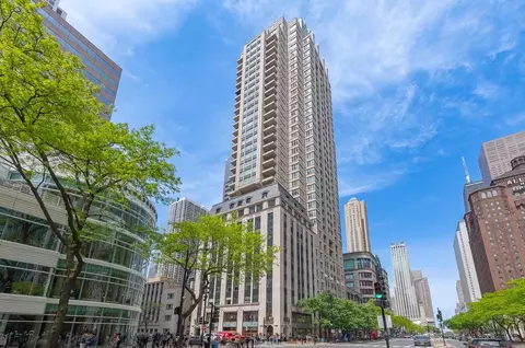 118 Erie St #15A, Chicago, IL 60611