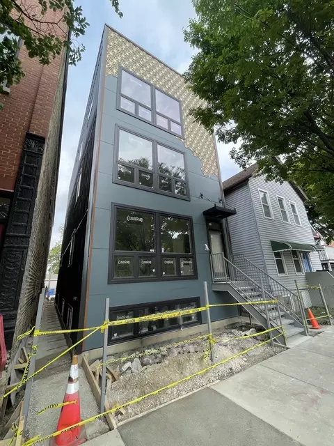 3116 N Western Ave #2, Chicago, IL 60618