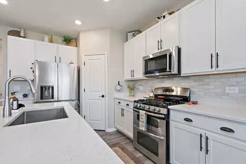 Kitchen - 1204 Draper Rd, Mchenry, IL 60050 photo 4 of 4