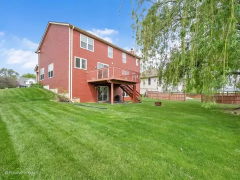 Exterior - 829 Red Barn Ln, Elgin, IL 60124 photo 4 of 4