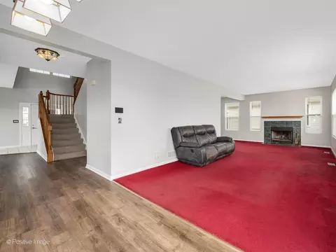 Living - 829 Red Barn Ln, Elgin, IL 60124 photo 4 of 8