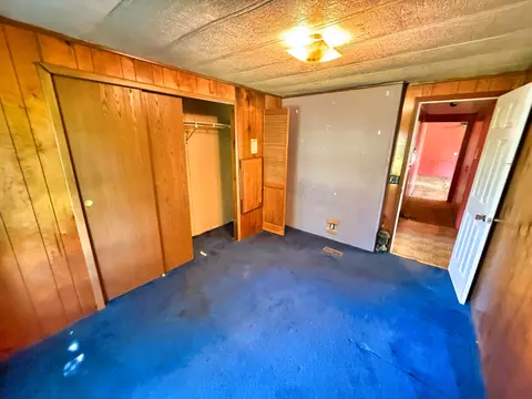 Bedroom - 210 Park Ave, Flora, IL 62839 photo 9 of 10