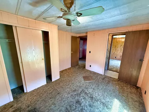 Bedroom - 210 Park Ave, Flora, IL 62839 photo 6 of 10
