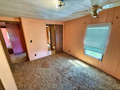 Bedroom - 210 Park Ave, Flora, IL 62839 photo 7 of 10
