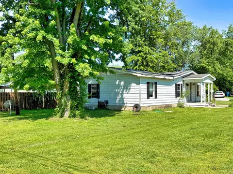 Exterior - 210 Park Ave, Flora, IL 62839 photo 5 of 8
