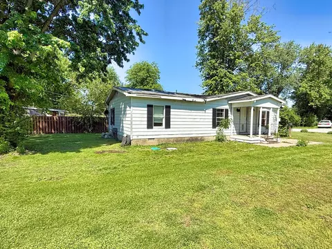 Other - 210 Park Ave, Flora, IL 62839 photo 2 of 8