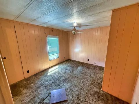 Bedroom - 210 Park Ave, Flora, IL 62839 photo 4 of 10