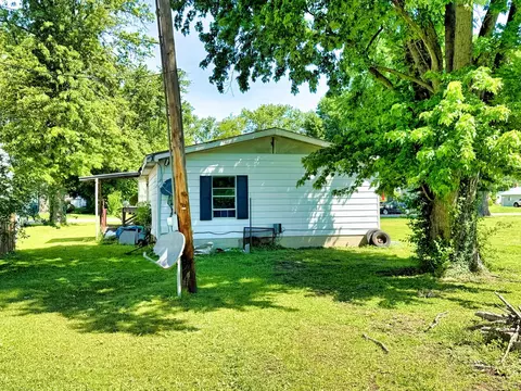 Exterior - 210 Park Ave, Flora, IL 62839 photo 6 of 8