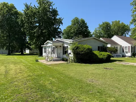 Exterior - 210 Park Ave, Flora, IL 62839 photo 1 of 8