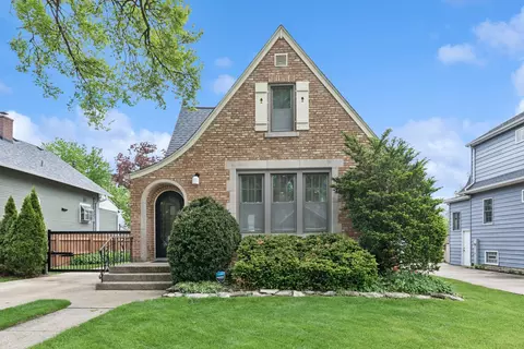 303 N Willow Rd, Elmhurst, IL 60126