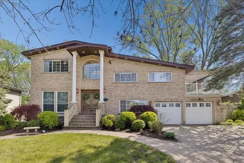 2913 Virginia Ln, Glenview, IL 60025