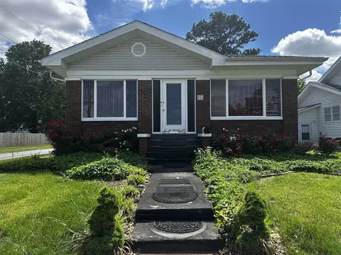 302 W 6th St, Benton, IL 62812
