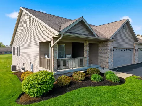 723 Yingling Dr, Dixon, IL 61021