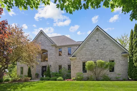 40 W675 Stonebriar Ln, Elgin, IL 60124