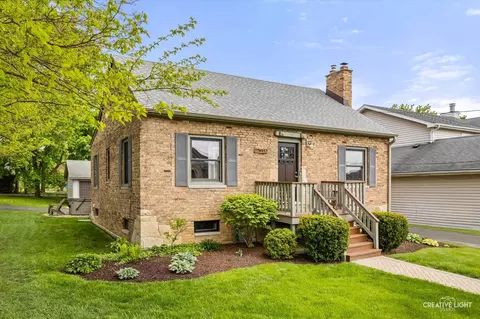 22 W552 Cherry Ln, Glen Ellyn, IL 60137
