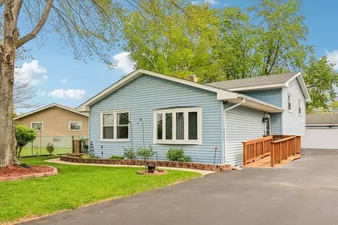 1117 Crescent Ct, Round Lake Beach, IL 60073