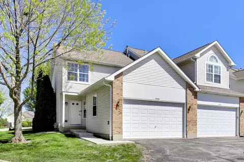 13300 W Heiden Cir, Lake Bluff, IL 60044
