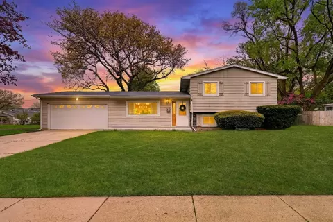 18320 W Linda Ln, Gurnee, IL 60031