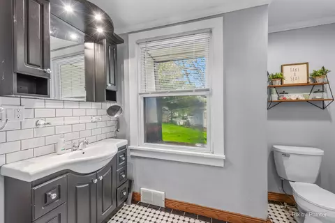 Bath - 34820 N Holman Ave, Ingleside, IL 60041 photo 3 of 5