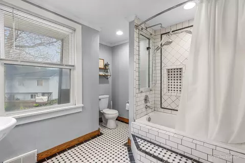 Bath - 34820 N Holman Ave, Ingleside, IL 60041 photo 4 of 5