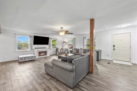 Living - 34820 N Holman Ave, Ingleside, IL 60041 photo 1 of 4