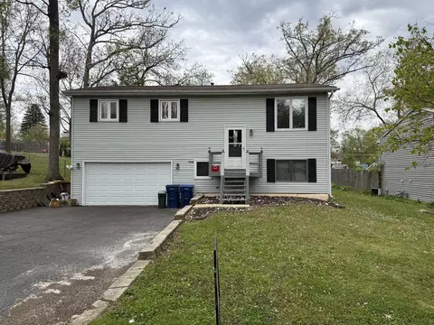 8910 Memory Trl, Wonder Lake, IL 60097