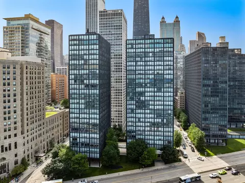 880 N Lake Shore Dr #12GH, Chicago, IL 60611
