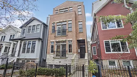 1131 W Wolfram St #2, Chicago, IL 60657
