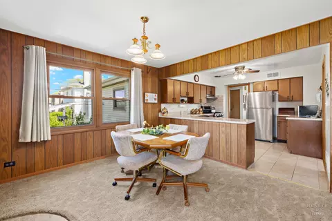 Dining - 632 Polynesian Dr, Des Plaines, IL 60016 photo 4 of 5