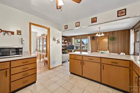Kitchen - 632 Polynesian Dr, Des Plaines, IL 60016 photo 1 of 3