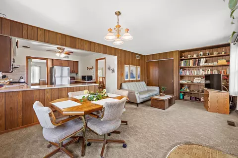Dining - 632 Polynesian Dr, Des Plaines, IL 60016 photo 3 of 5
